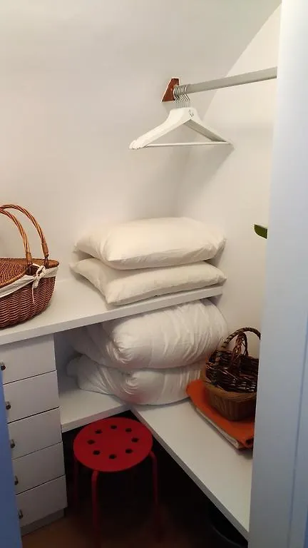 The Convent - Calm 1 Bedroom Apartment Close To The River