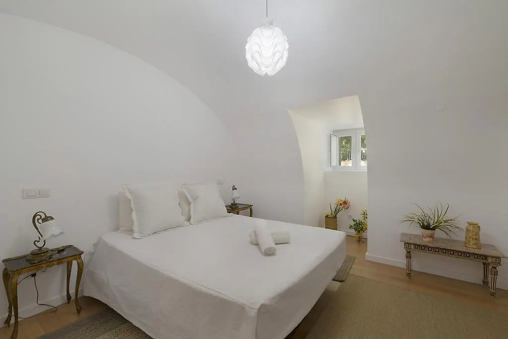 The Convent - Calm 1 Bedroom Apartment Close To The River
