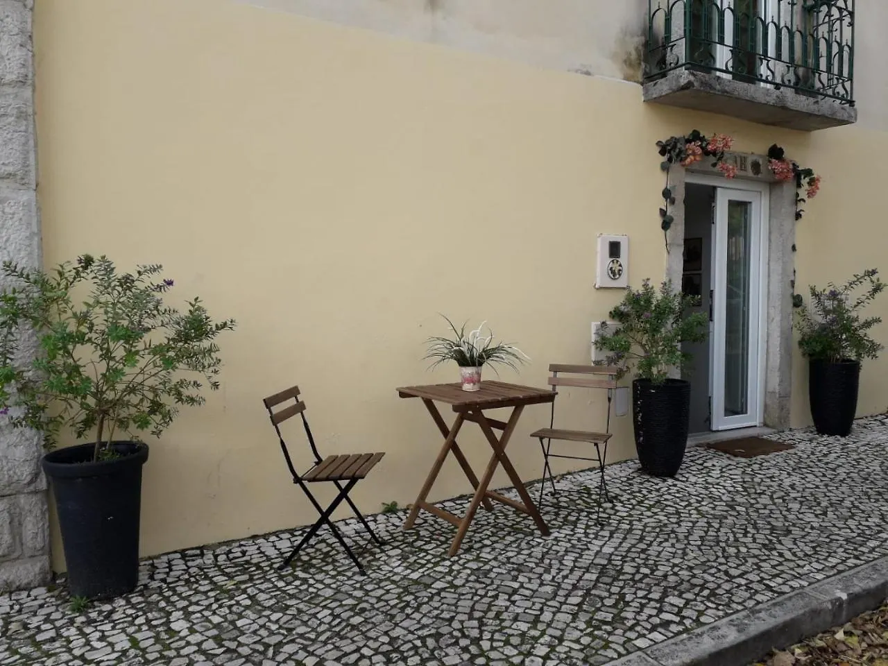 The Convent - Calm 1 Bedroom Apartment Close To The River