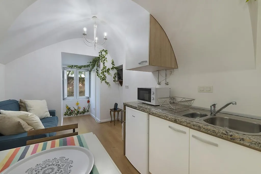 The Convent - Calm 1 Bedroom Apartment Close To The River